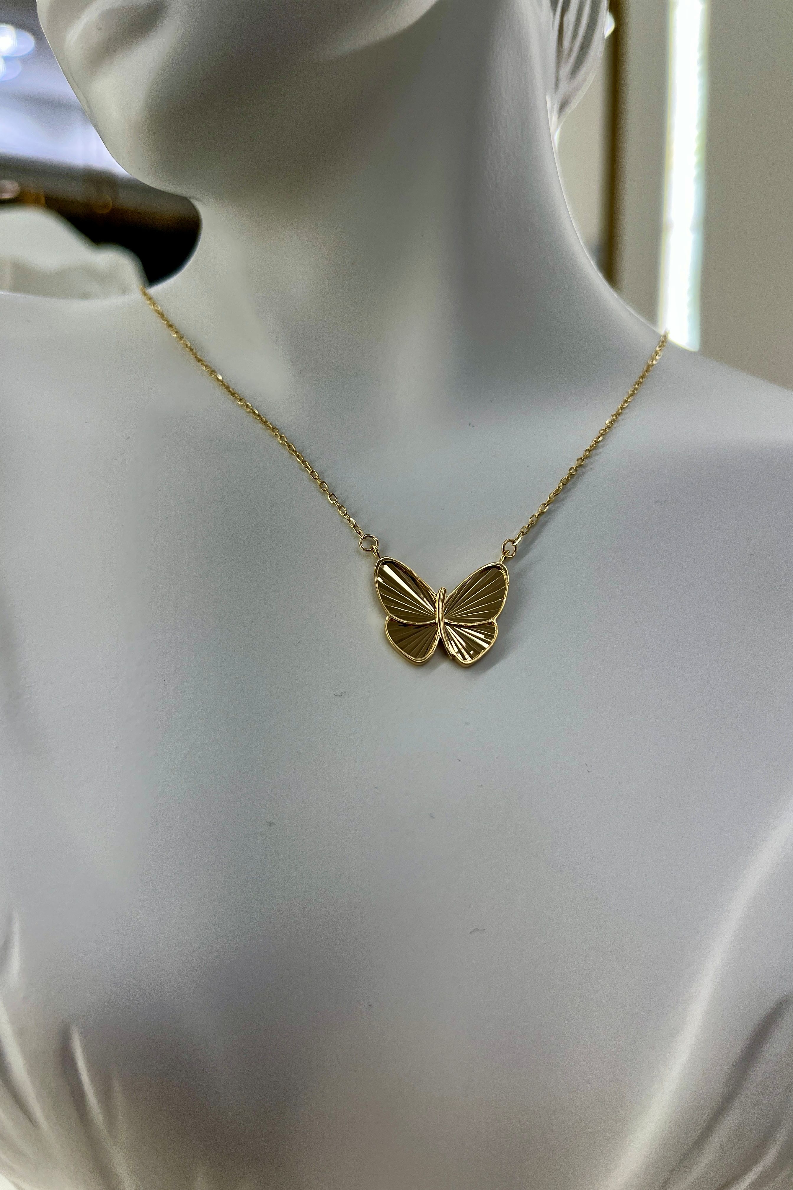 گردنبند طلا ۱۸ سبک عیار پروانه – گالری طلای پارسین