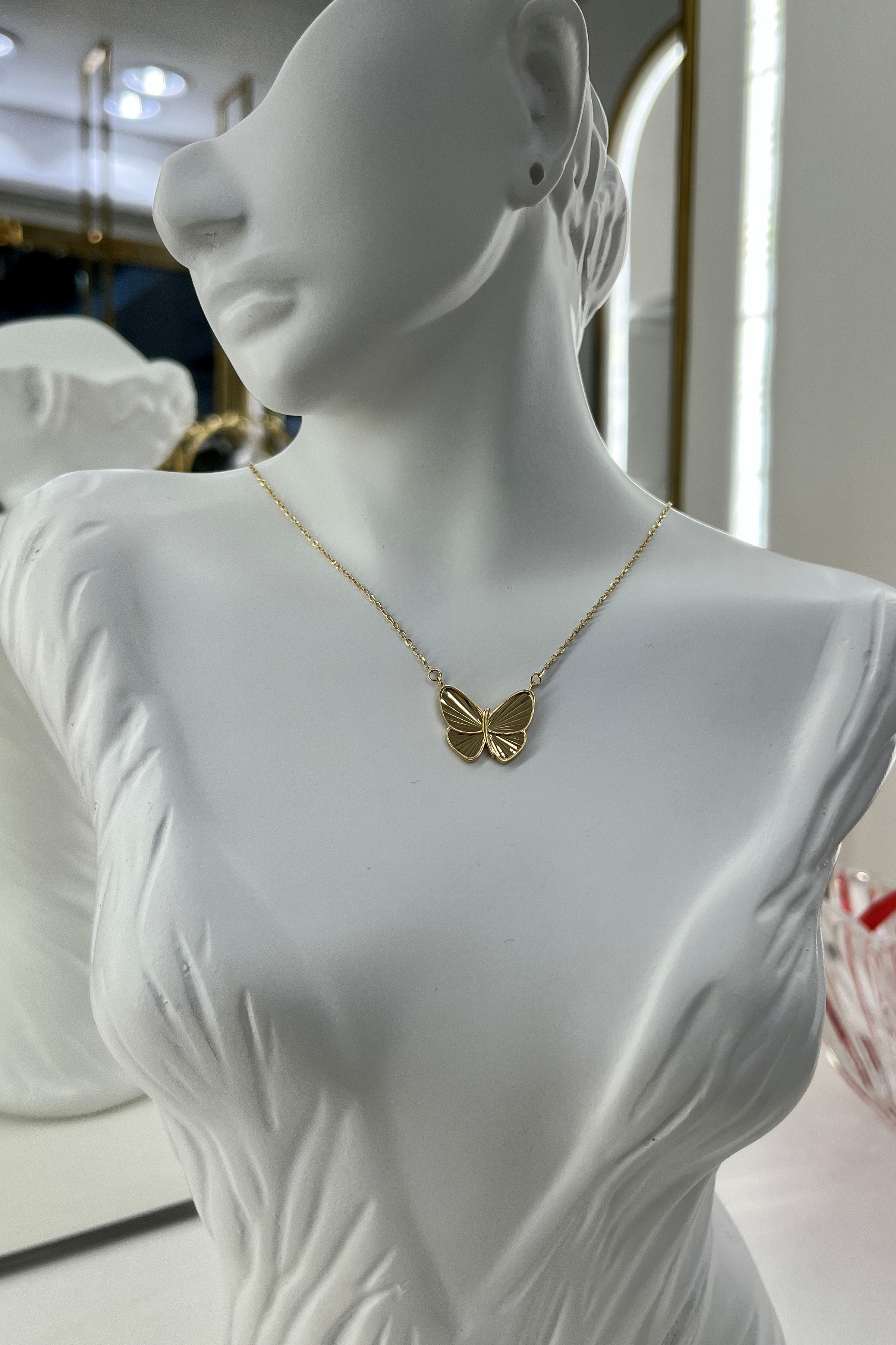 گردنبند طلا ۱۸ سبک عیار پروانه – گالری طلای پارسین