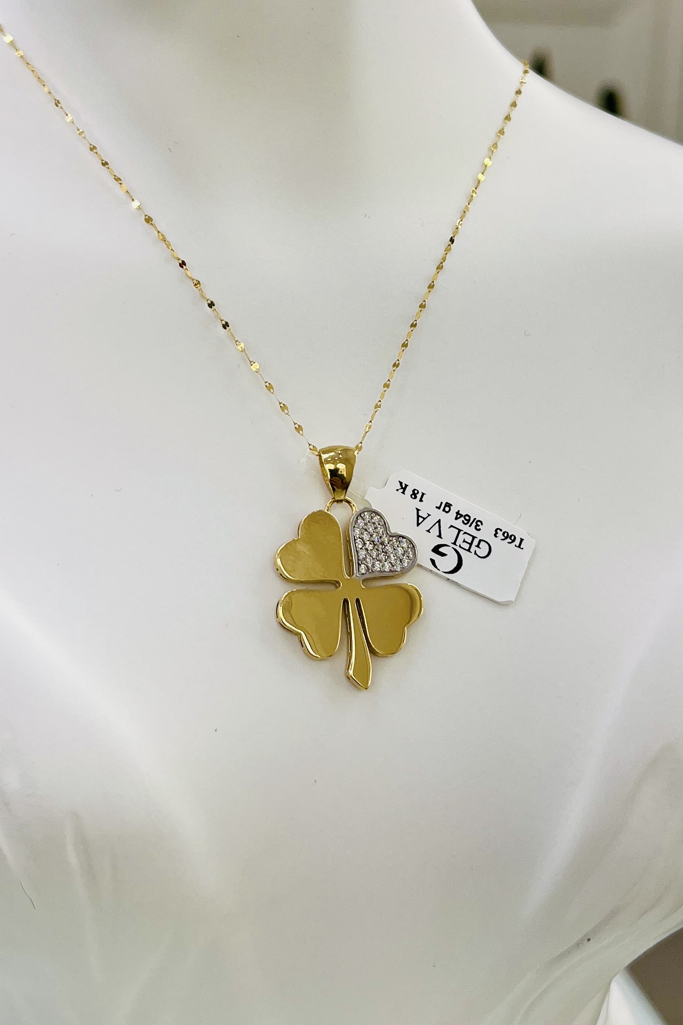 آویز گردنبند طلا ۱۸ عیار گل گشنیز – گالری طلای پارسین