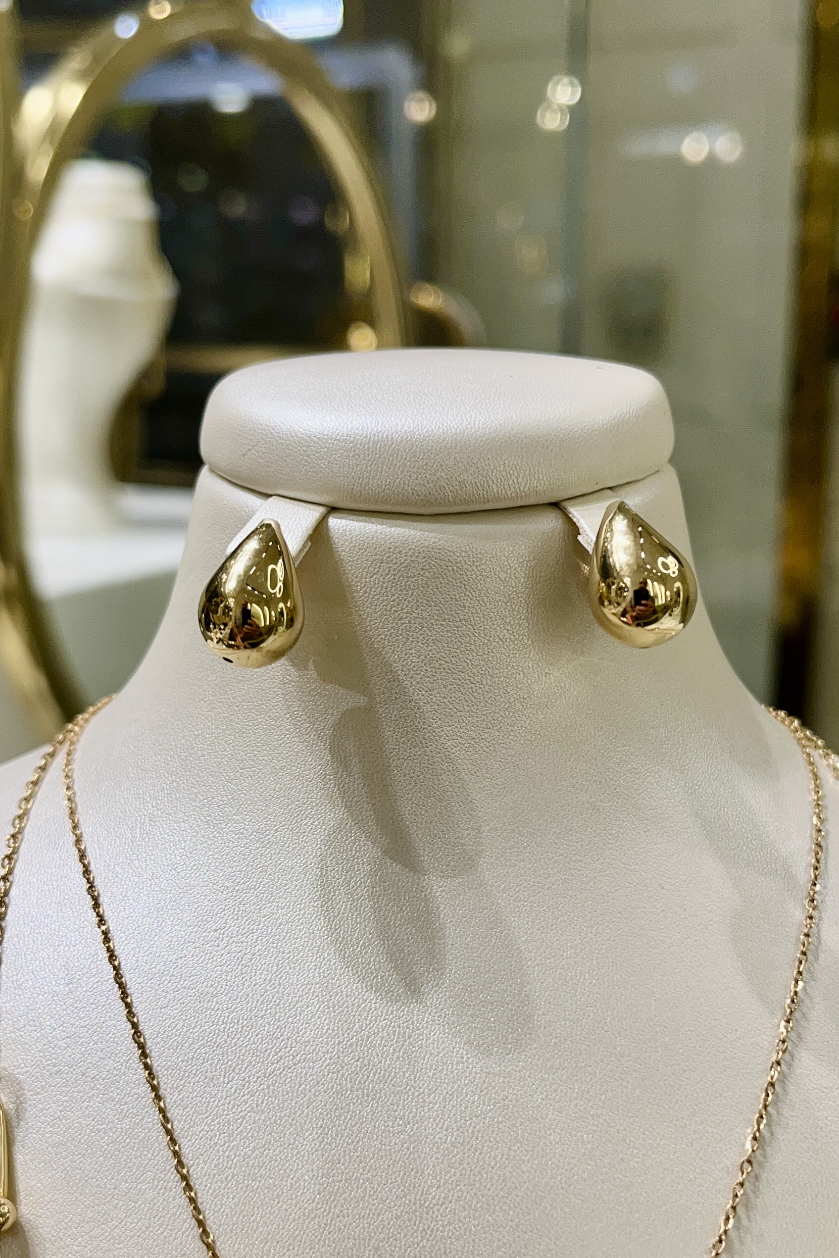 گوشواره طلا ظریف اشکی  – طراحی و ساخت توسط گالری پارسین