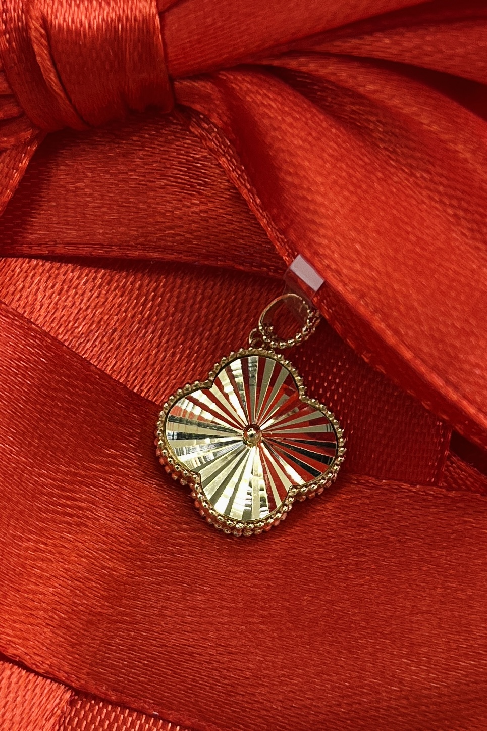 آویز گردنی طلا ۱۸ عیار ونکلیف سبک – مدل‌های زنانه  – گالری طلای پارسین