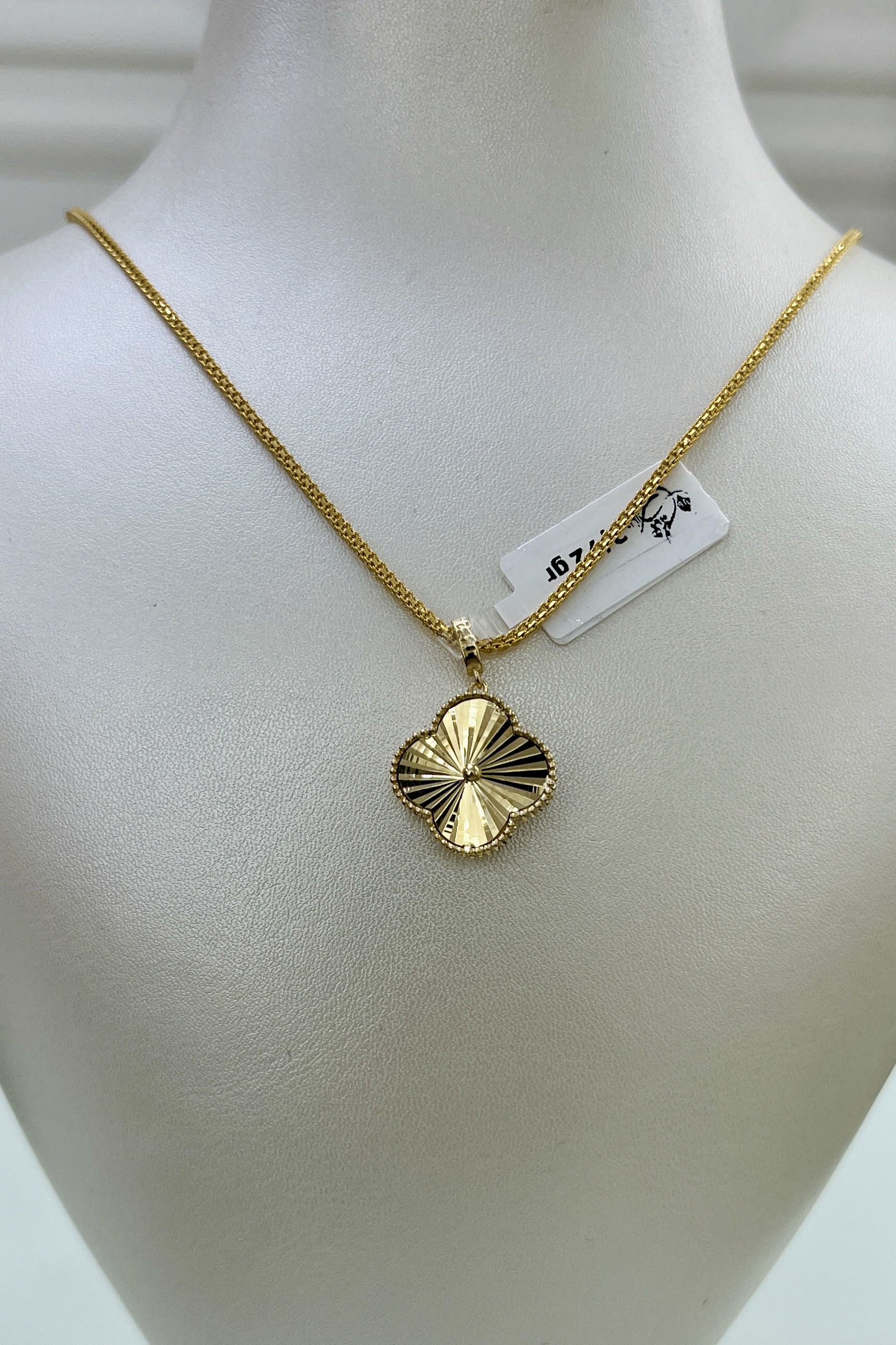 آویز گردنی طلا ۱۸ عیار ونکلیف سبک – مدل‌های زنانه  – گالری طلای پارسین