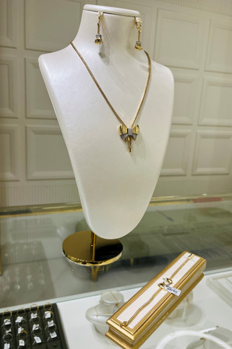 سرویس طلا کامل پاپیون لوکس – گردنبند، گوشواره و دستبند – گالری پارسین