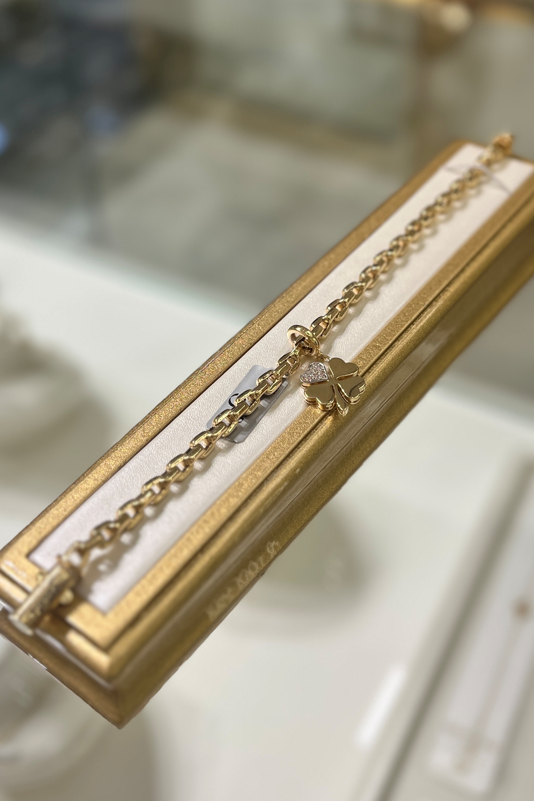 سرویس طلا کامل گشنیز– گردنبند، گوشواره و دستبند – گالری پارسین