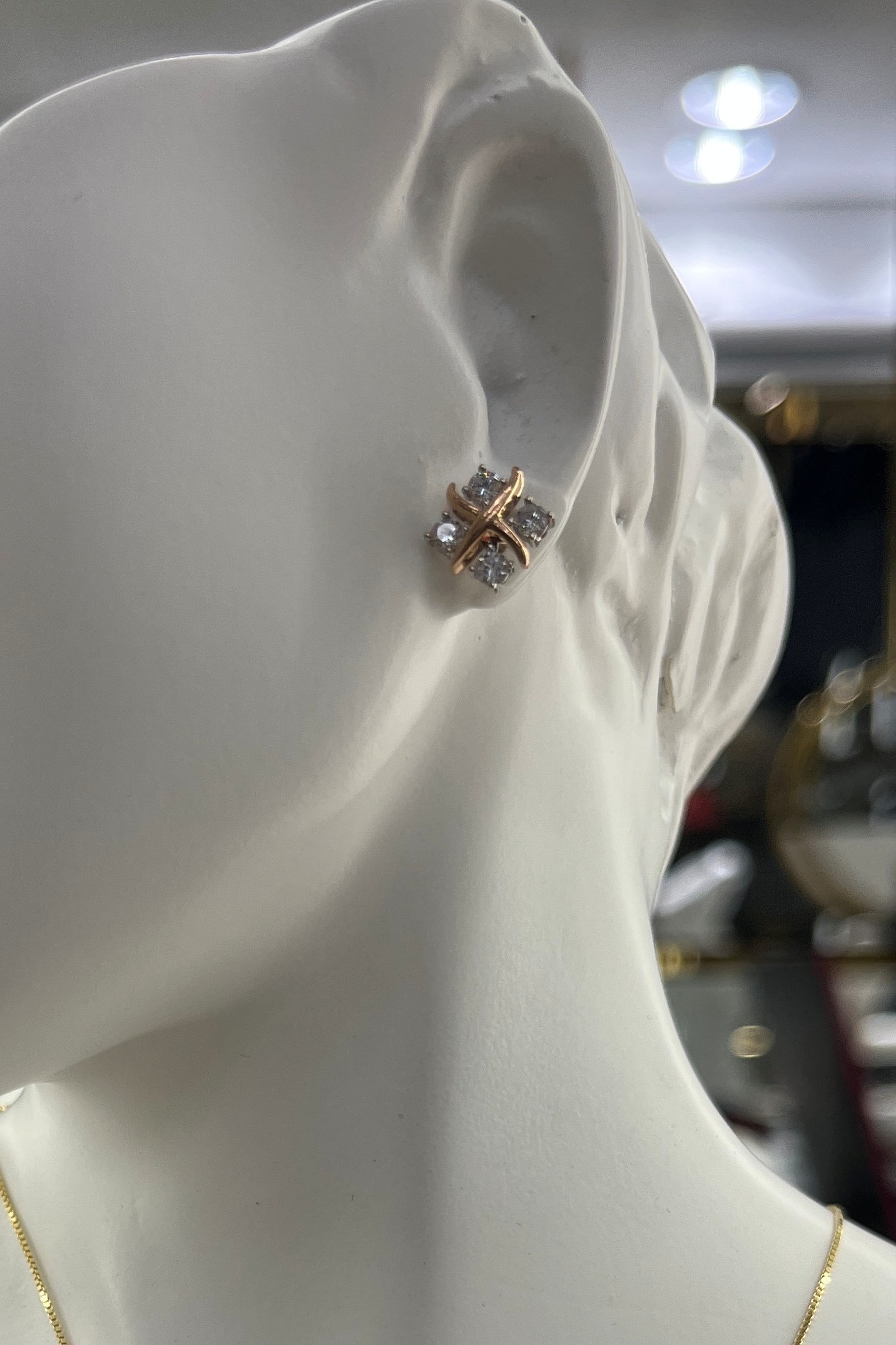 گوشواره طلا ظریف – طراحی و ساخت توسط گالری پارسین