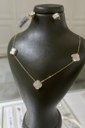 نیمست ونکلیف با طراحی مینیمال و سنگهای هولوگرامی سفید و آبی وزن طلا (کسر سنگ):1.170گرم